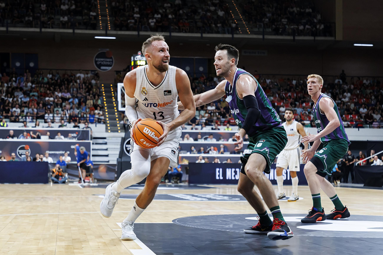 El Real Madrid - Unicaja, final de la Supercopa, en fotos