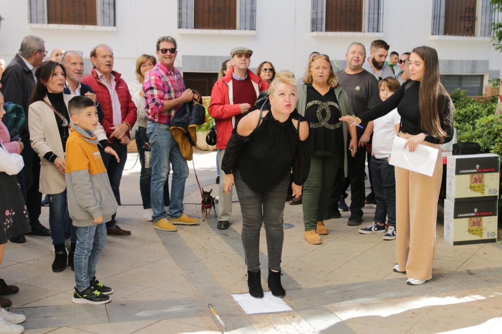 Las imágenes del concurso de lanzamiento de hueso de aceituna de Canjáyar