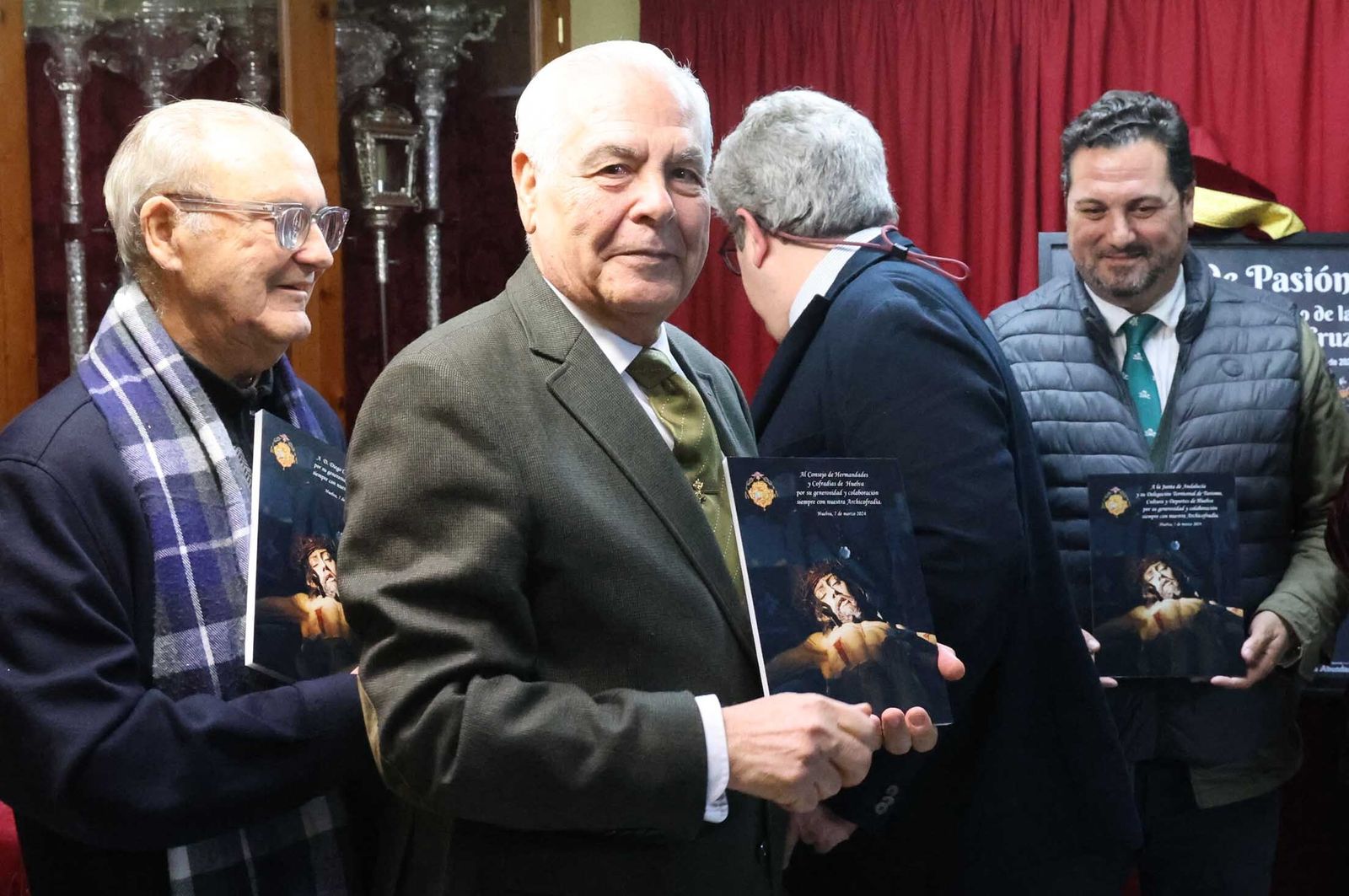 Imágenes del cartel al Cristo de la Vera+Cruz para la salida de la Legión en Huelva