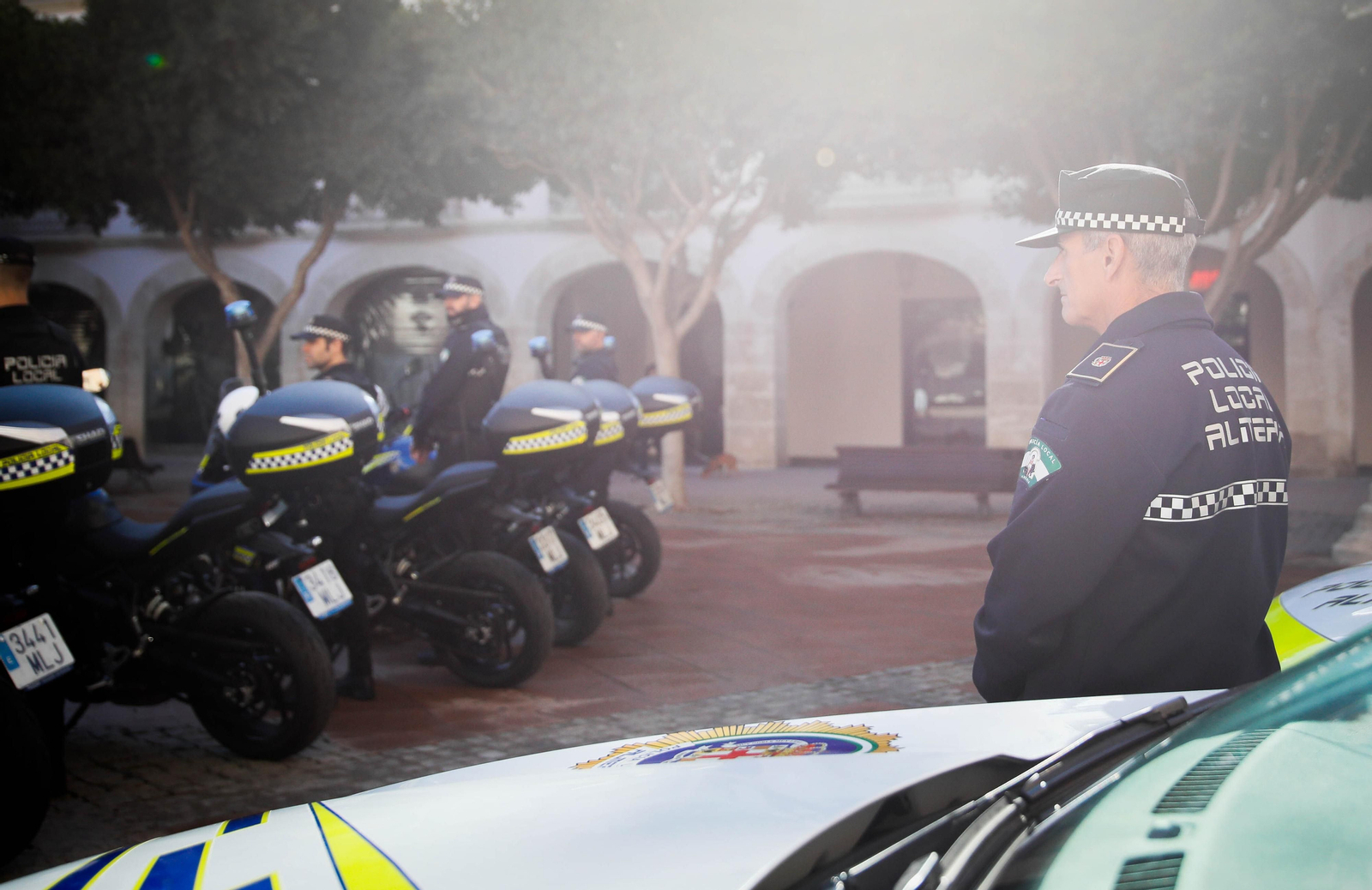 Presentación vehículos y motos policía local en imágenes