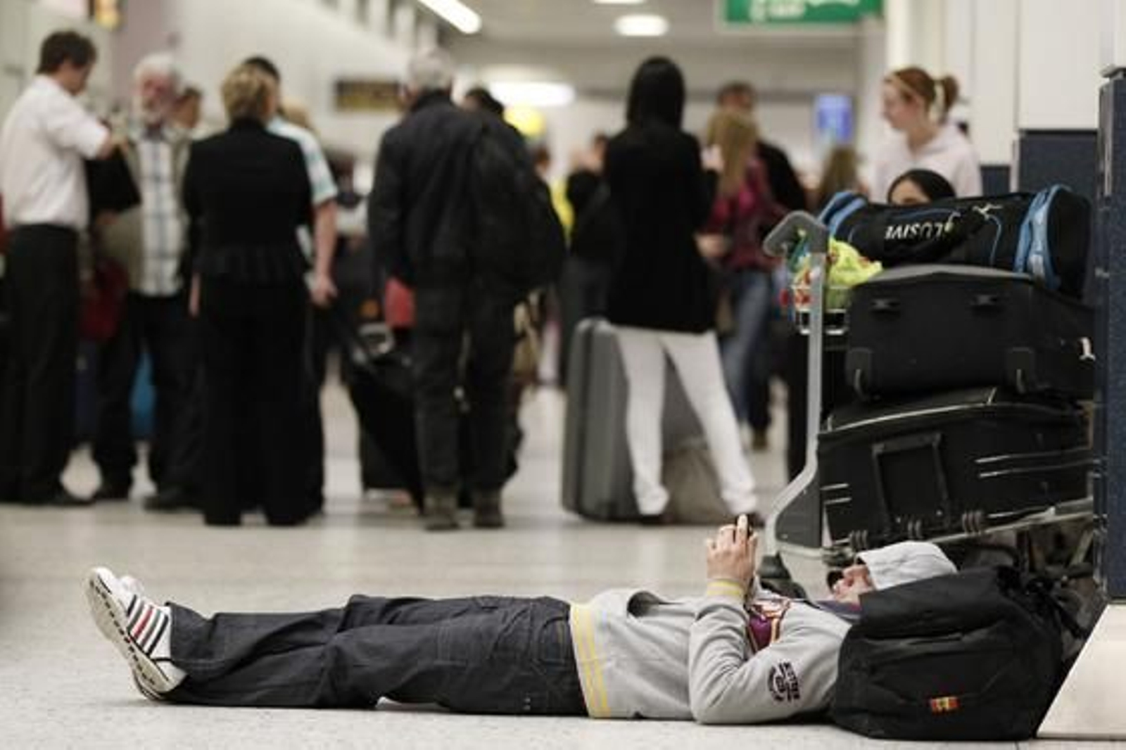 La abundante ceniza expulsada por el volcán ha obligado a reordenar el tráfico aéreo del norte de Europa. 

Foto: Agencias