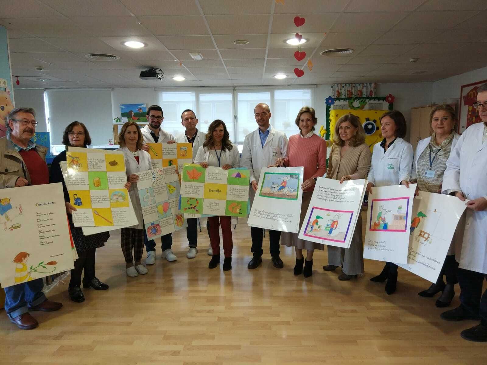 Las delegadas de Educación y Salud en su visita al aula hospitalaria del Reina Sofía.