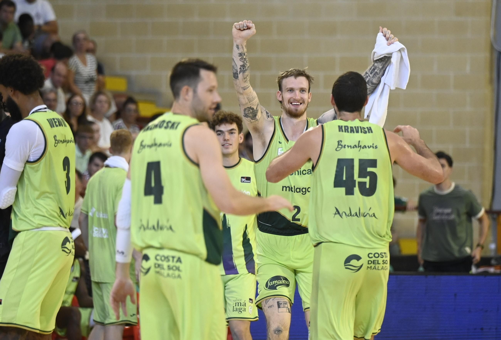 Las mejores fotos del ambiente en Vista Alegre para el Unicaja - Covirán Granada de la Copa de Andalucía de baloncesto