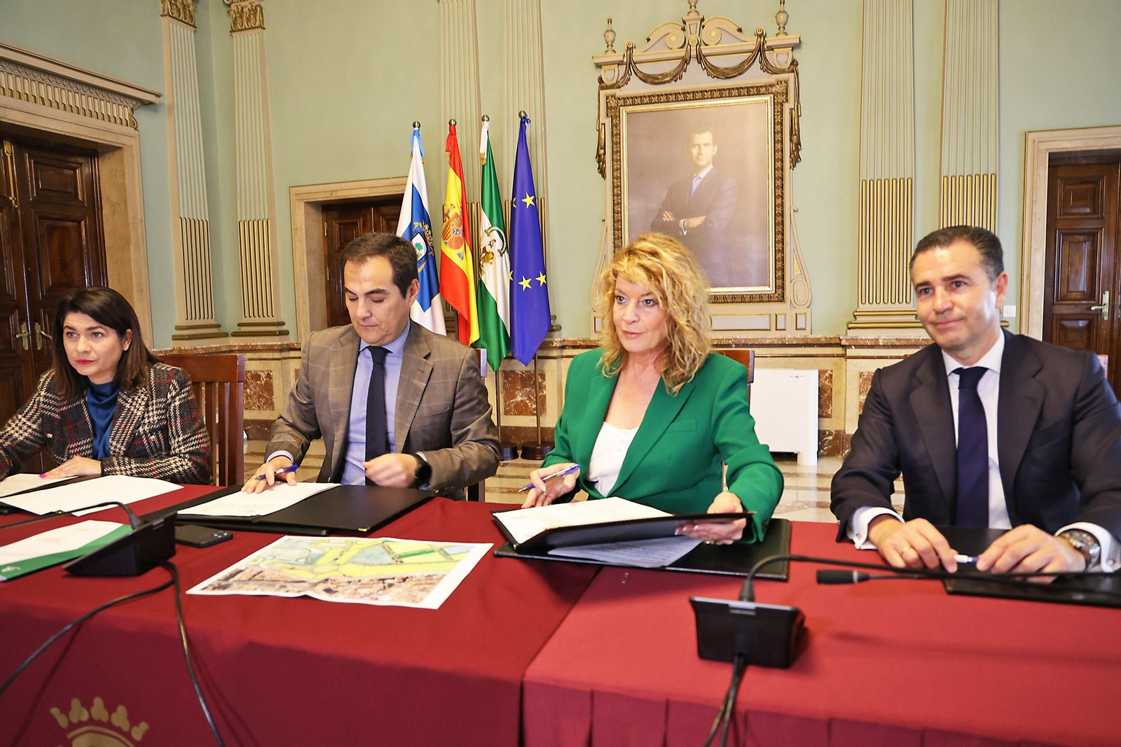 Imágenes de la firma del convenio para la cesión de los terrenos para la construcción de la Ciudad de la Justicia. Imágenes de la firma del convenio para la cesión de los terrenos para la construcción de la Ciudad de la Justicia.