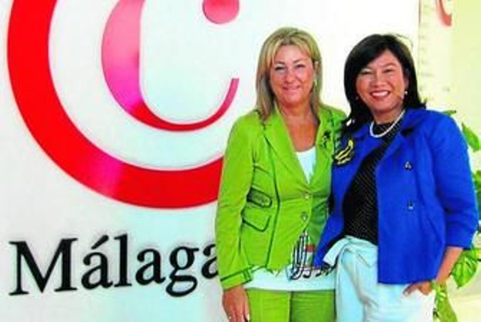 Mari Paz Hurtado y Leticia Chen (der.). Mari Paz Hurtado y Leticia Chen (der.).