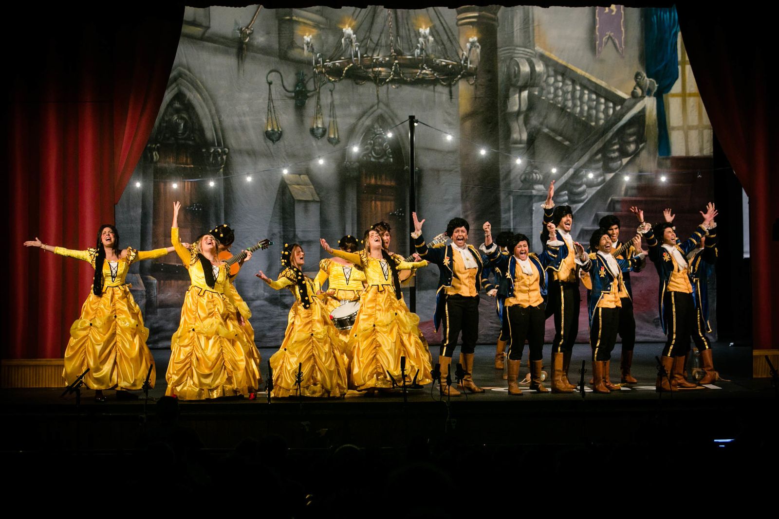 La comparsa "La bella y la bestia"