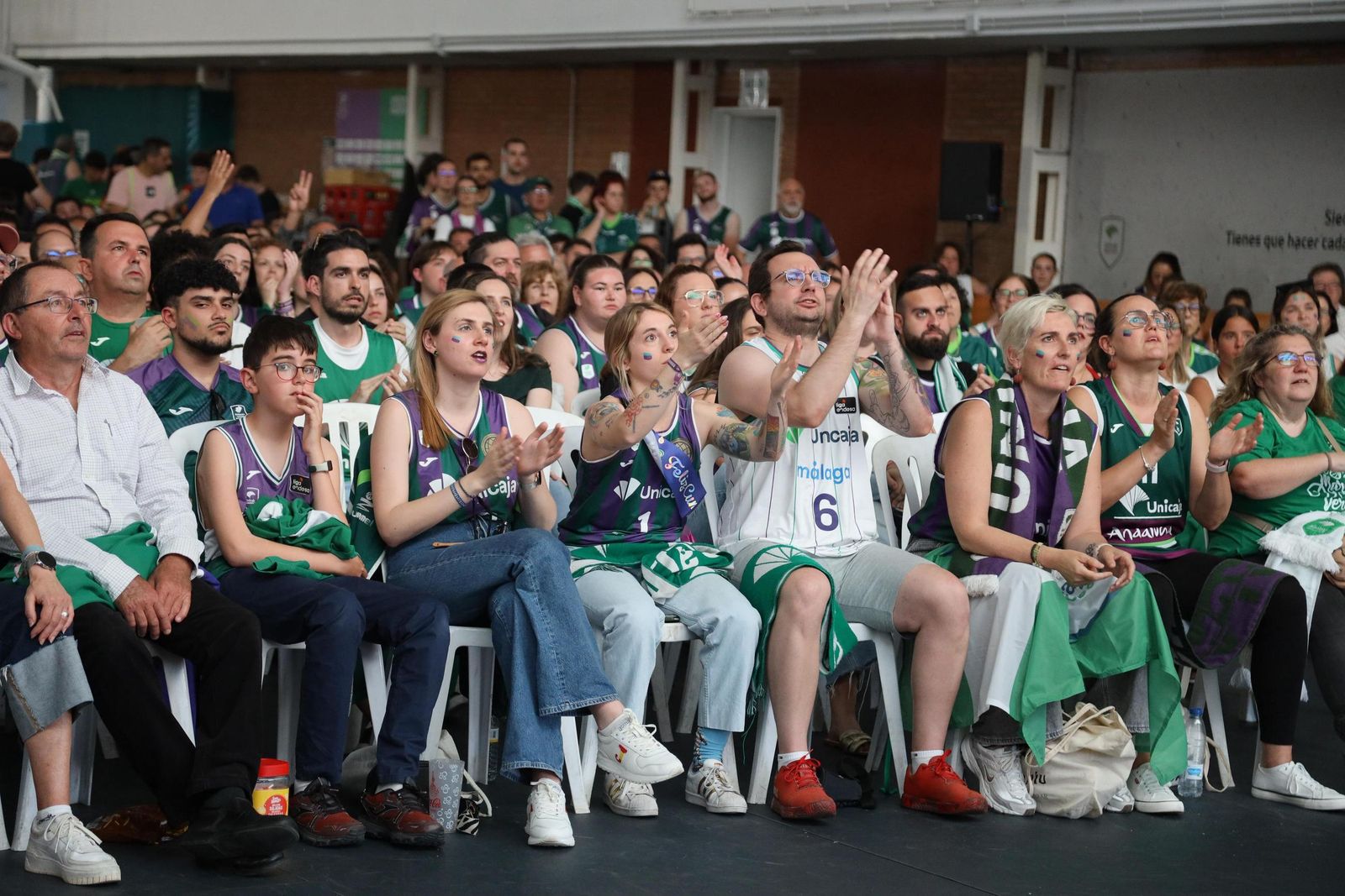 La locura en Los Guindos: ¡Búscate durante la final de BCL del Unicaja!