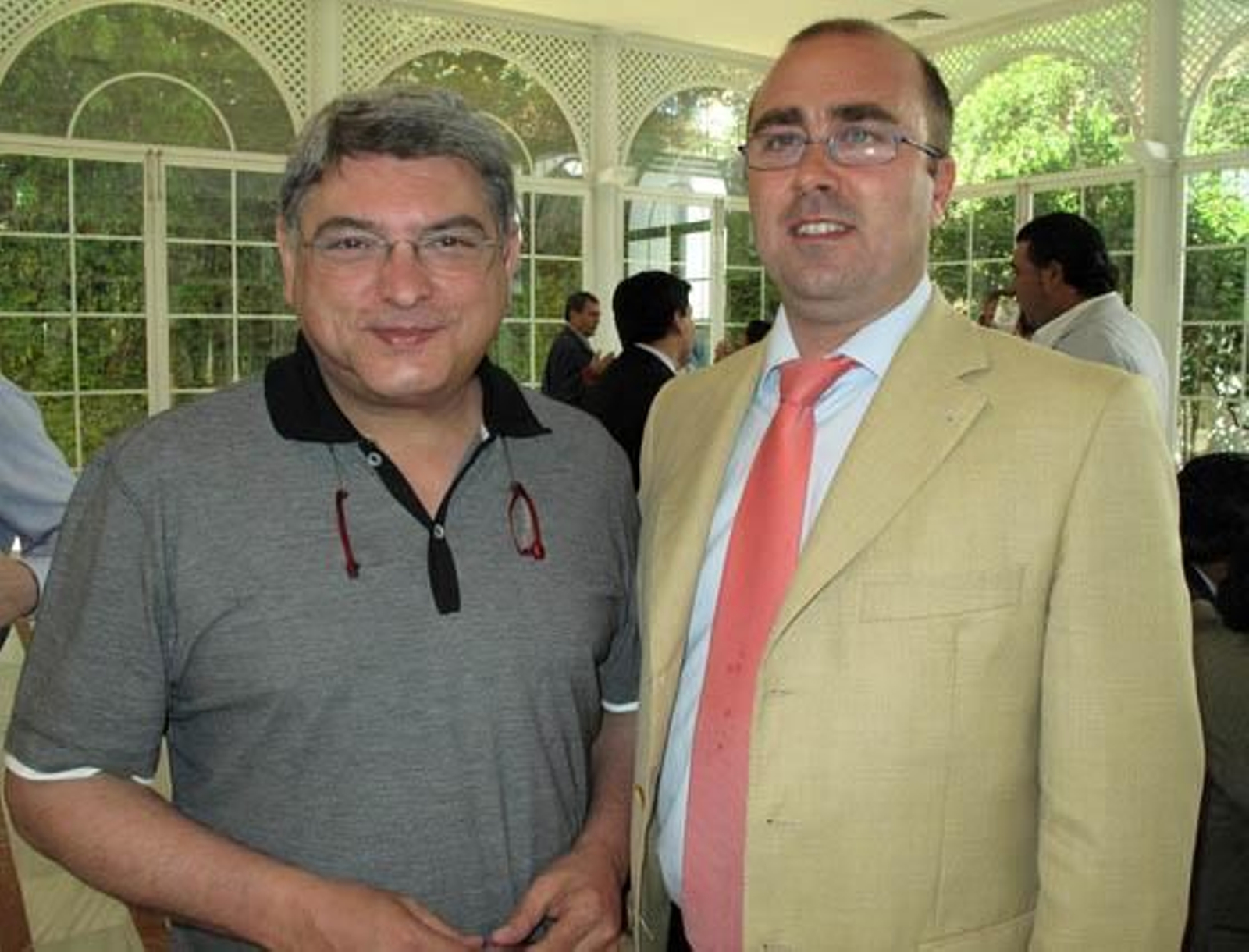 Enrique Caballero, propietario de Restaurante Jaylu, y Francisco Villarán, director de compras de Supermercados MAS.

Foto: Victoria Ramírez