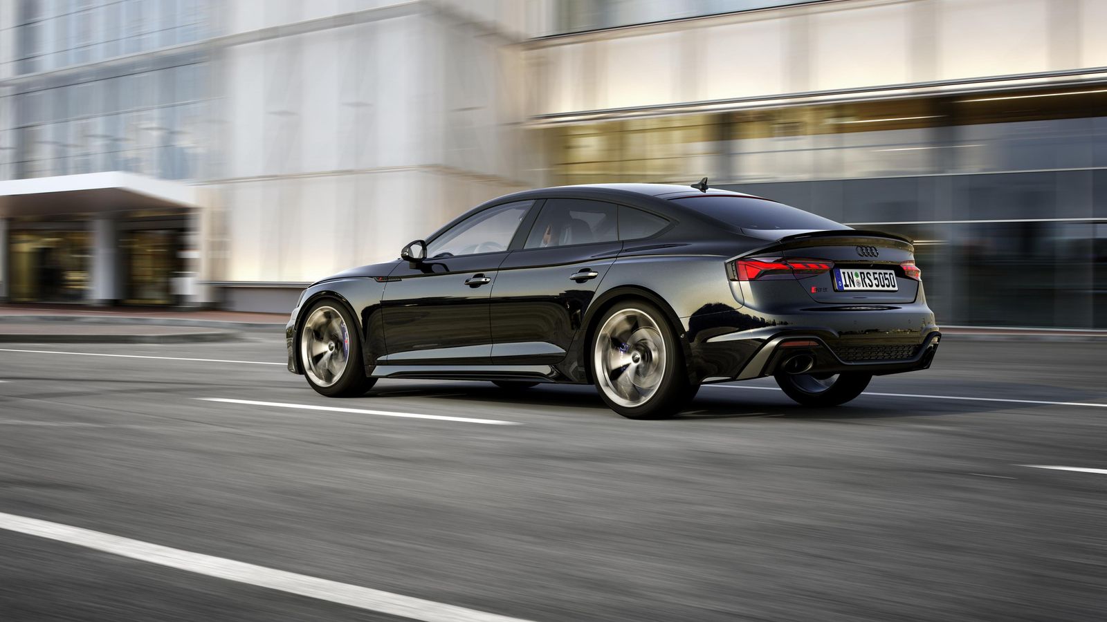 Entre los cambios en el chasis también hay un nuevo ajuste para la dirección, con una nueva relación de desmultiplicación que conduce a hacerla más directa.