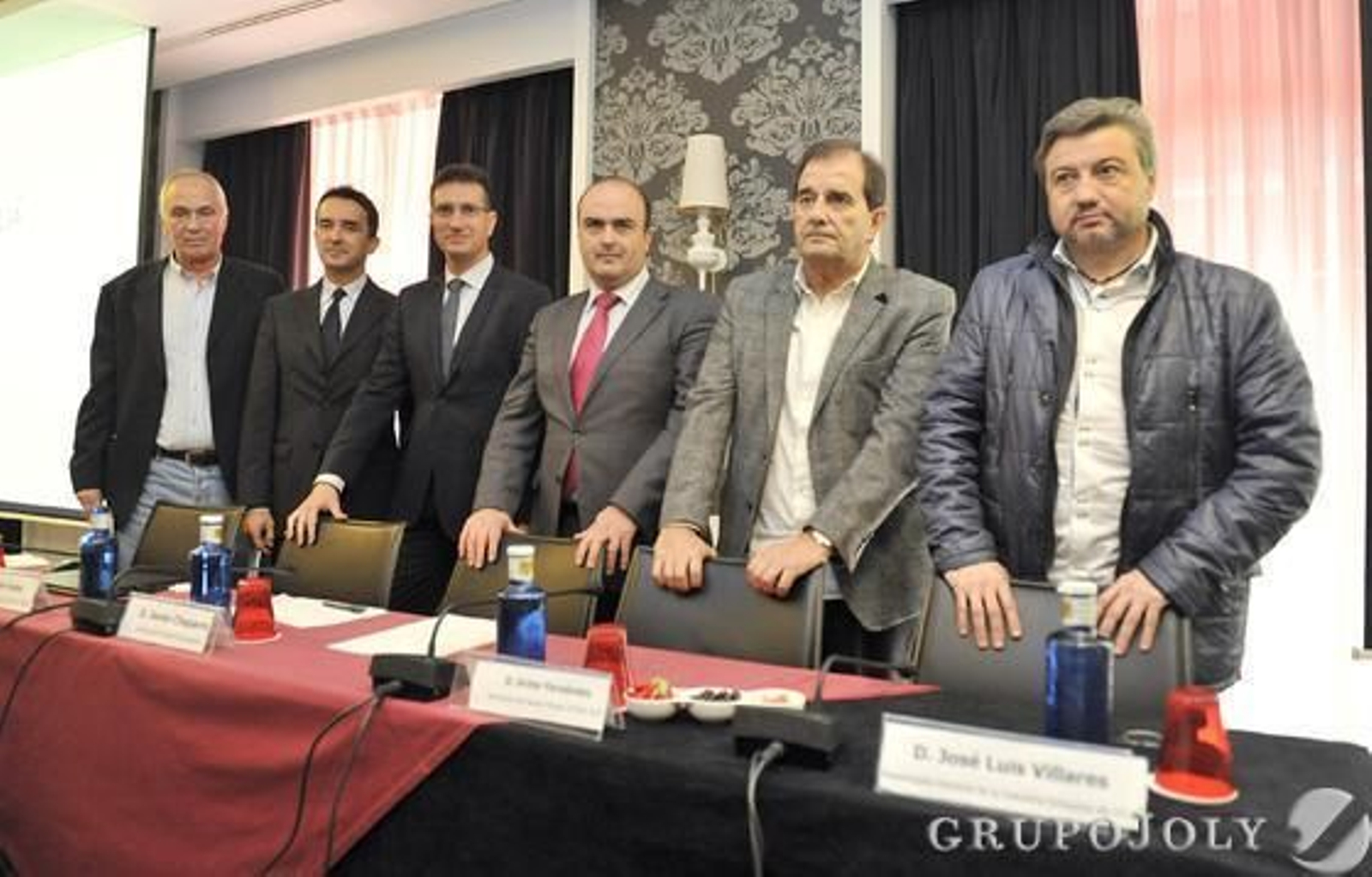 Manuel Suárez, ingeniero de minas; Germán Rubio, experto en Prevención de Riesgos Laborales de Iturri; Javier Chaparro, director de 'Huelva Información'; Juan Luis Pozo; Víctor Fernández, secretario del sector minero Fitag-UGT; y José Luis Villares, responsable nacional de industria extractiva de CCOO.

Foto: Juan Carlos Vázquez