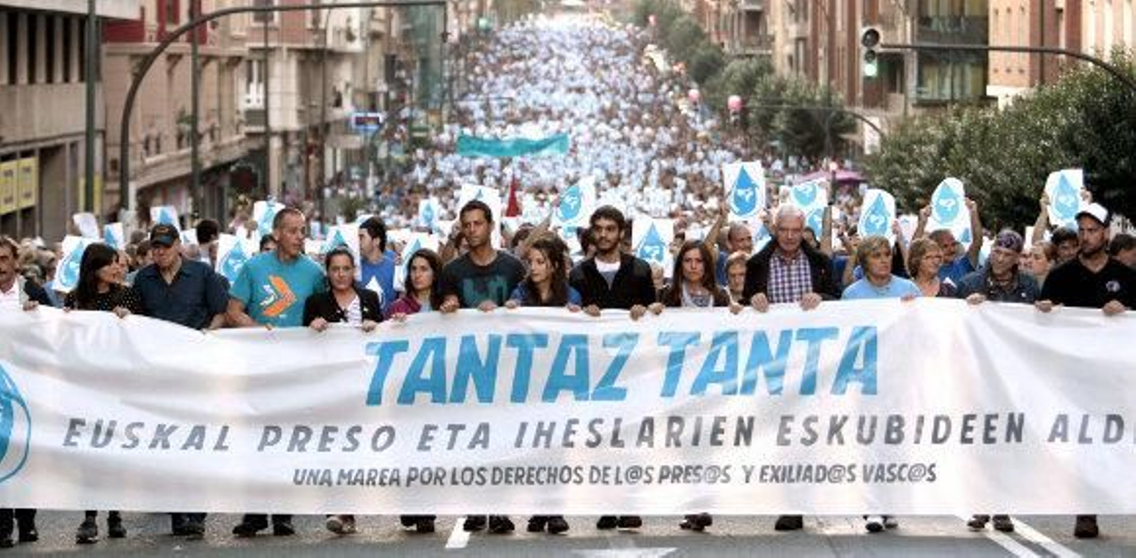 Los detenidos de Herrira encabezan una marcha en Bilbao en apoyo a los presos etarras