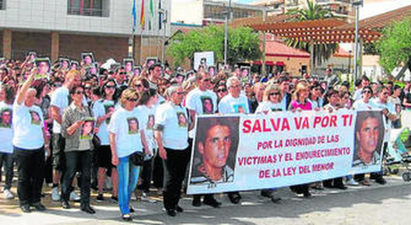 La cabeza de la manifestación, ayer, en Fuengirola.