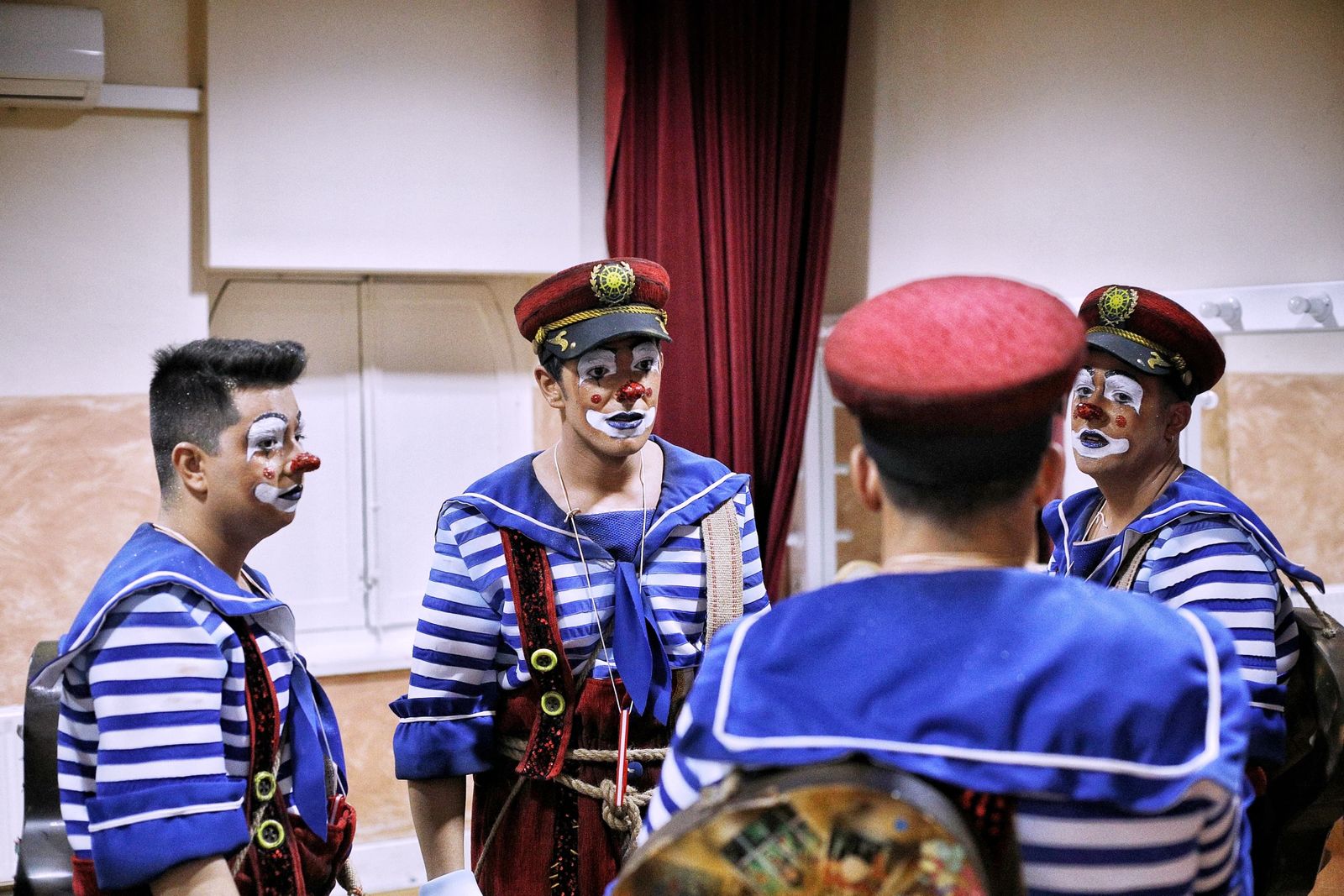 Comparsa Y seguimos cantando