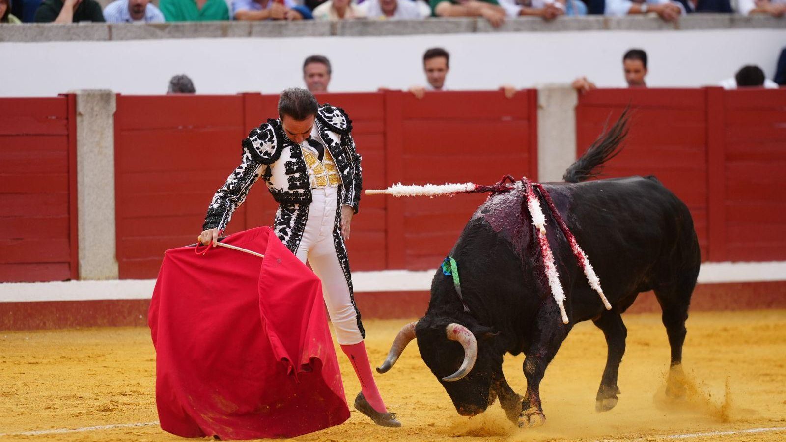 Enrique Ponce, siempre elegante.