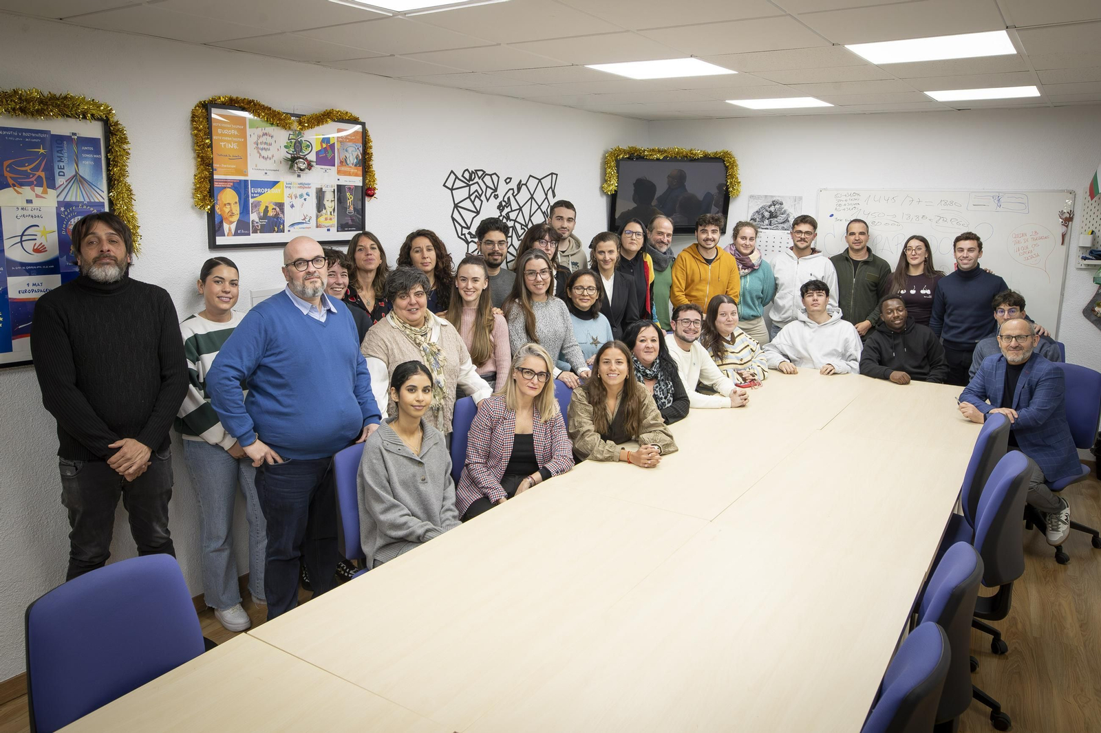 Fotografía de familia con el CEO de APDI Group, Juan Antonio Rosado y parte del equipo que conforma la empresa.