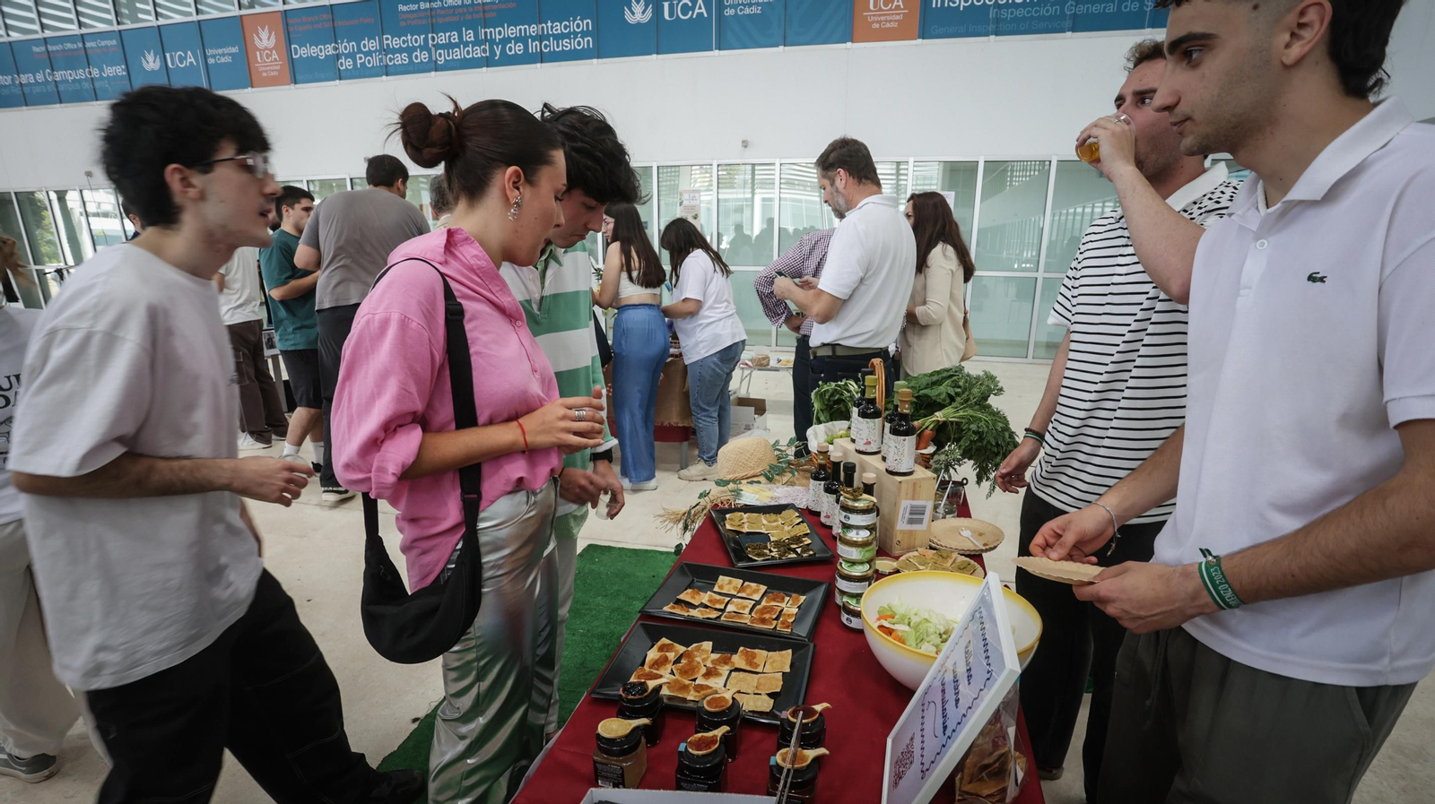 Imágenes de la feria gastronómica en el Campus de Jerez