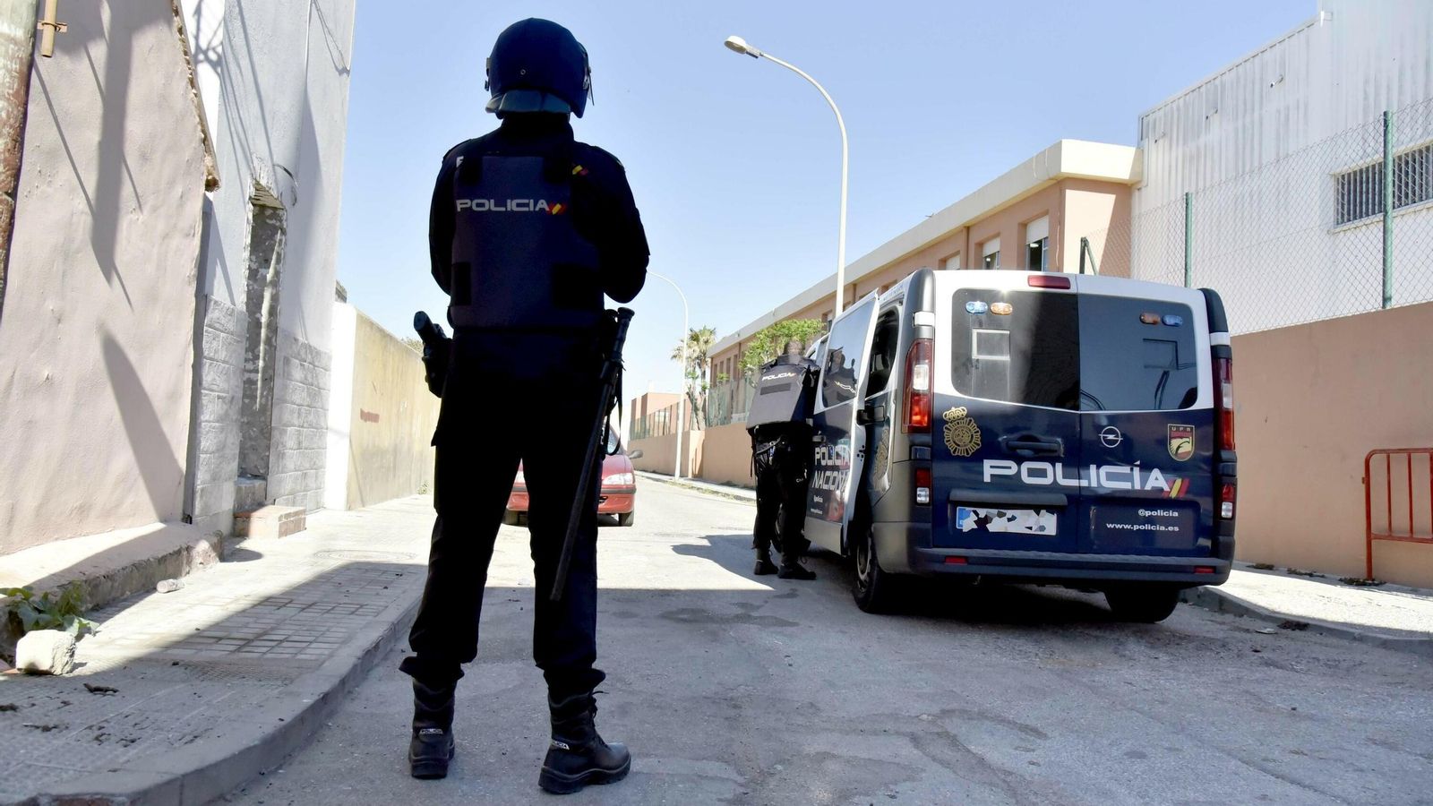 Policías nacionales, en una intervención contra el narcotráfico.