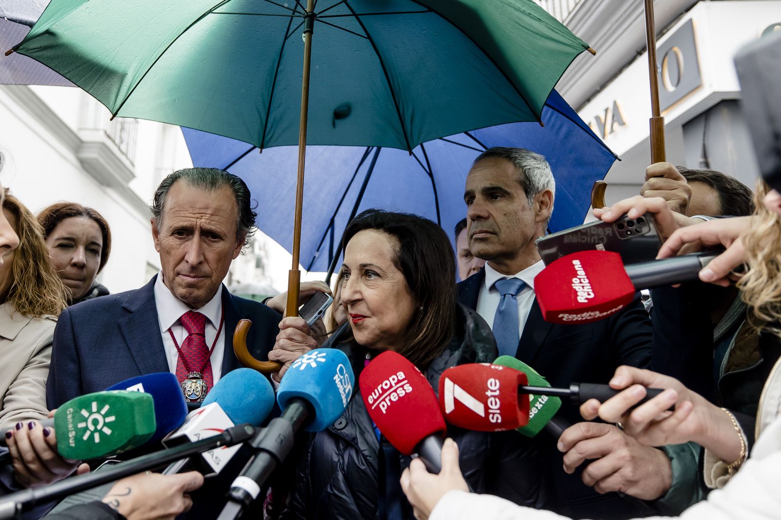 Las imágenes de la visita de la ministra de defensa Margarita Robles a Chiclana con motivo del 212 aniversario de la  Batalla de la Barrosa.