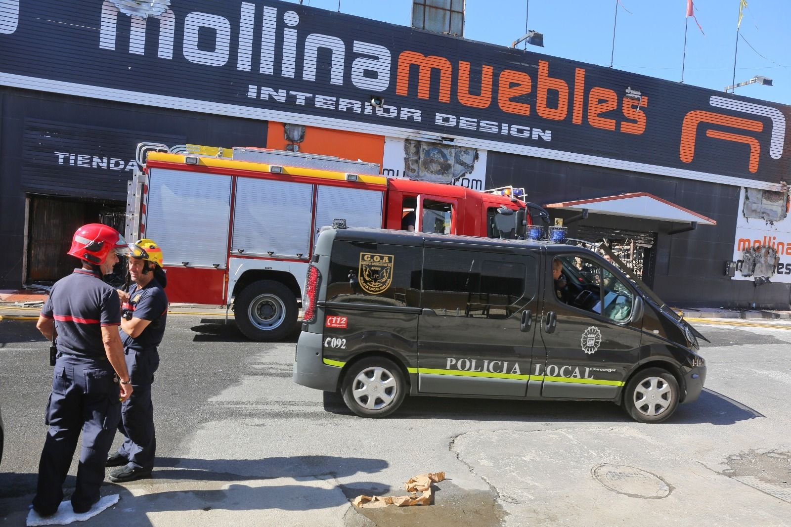 Incendio en una tienda de muebles en el polígono El Viso de Málaga