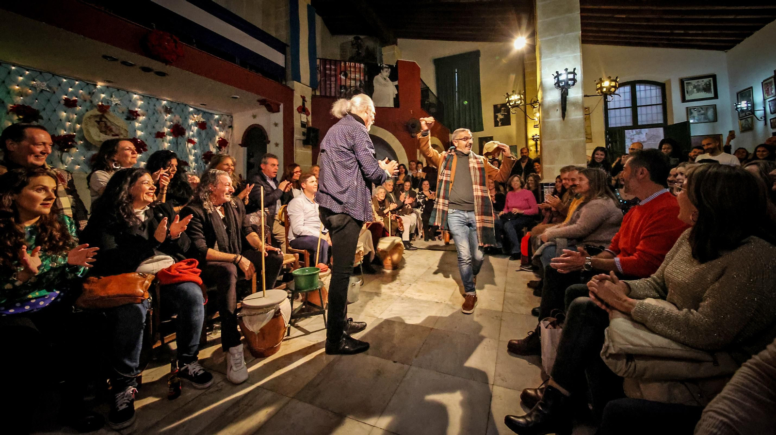 Zambomba flamenca en la peña Antonio Chacón de Jerez