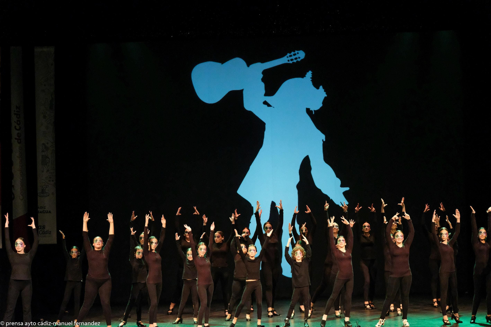 La final comenzó con un homenaje a Juan Carlos Aragón y Manolo Santander a cargo de los alumnos de la Escuela de Artes Escénicas Marta Ortiz.