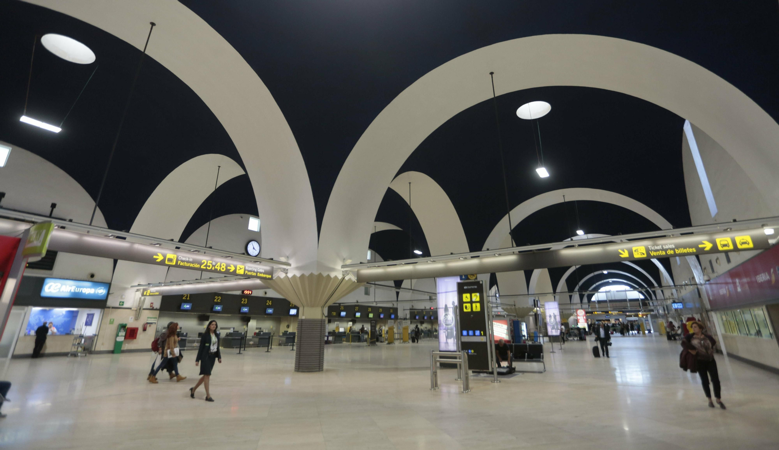 Imagen del interior del aeropuerto de Sevilla.