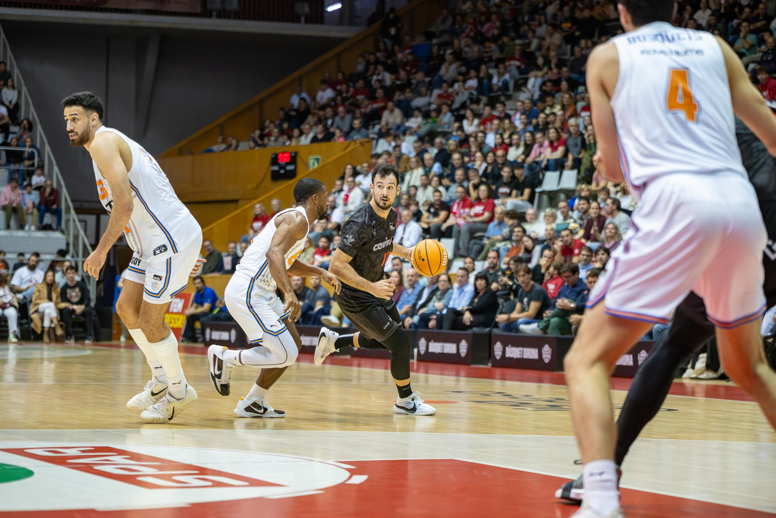 Las imágenes del Bàsquet Girona-Covirán Granada