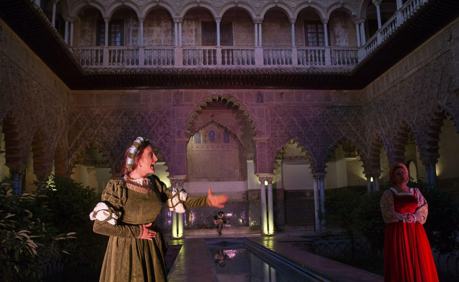 Las visitas teatralizadas nocturnas en el Alcázar de Sevilla con Magallanes como protagonista
