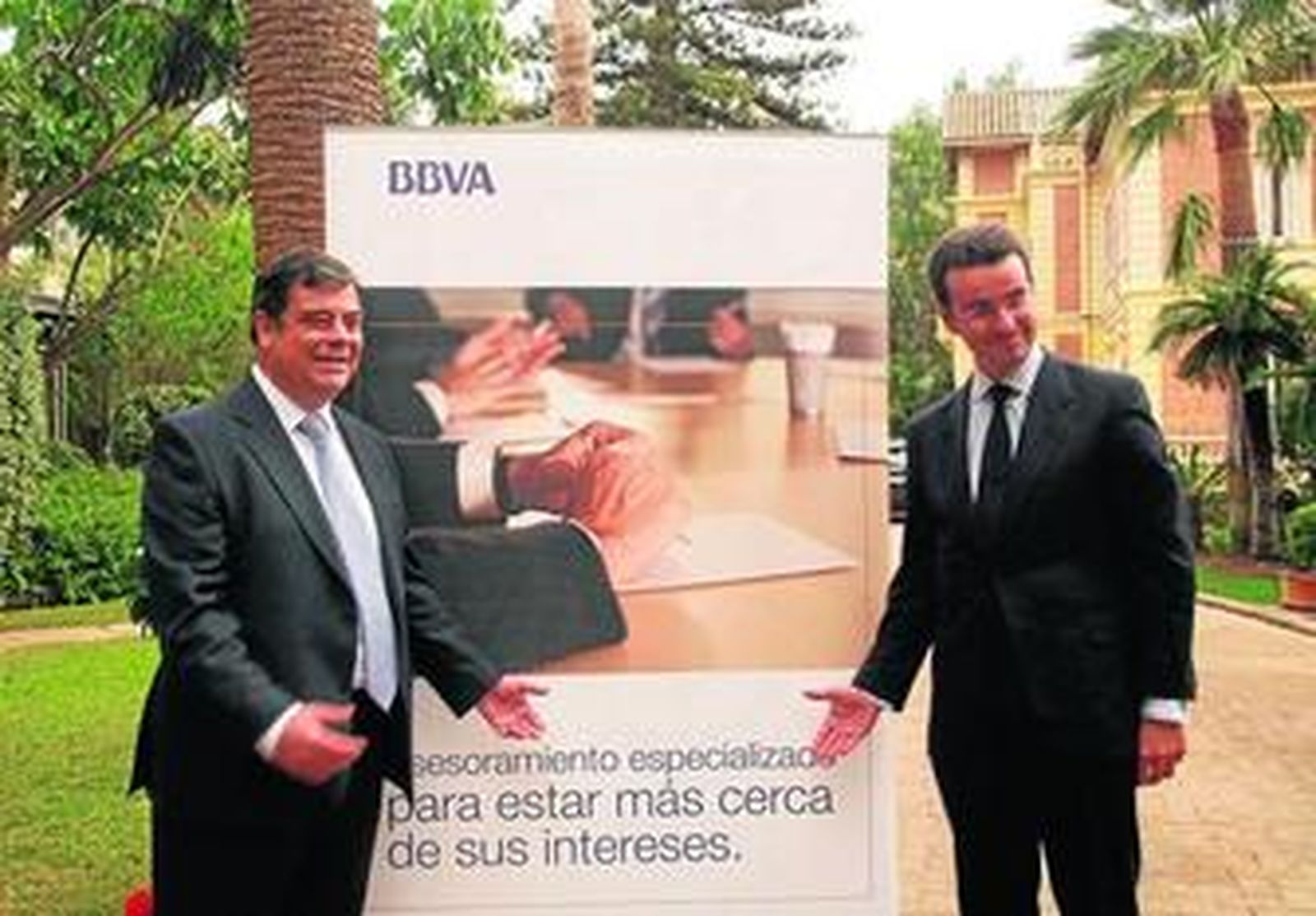 Agustín Vidal, director Territorial Sur de BBVA, y Alfonso Gómez, director de Banca Privada de BBVA en España, ayer en Málaga.