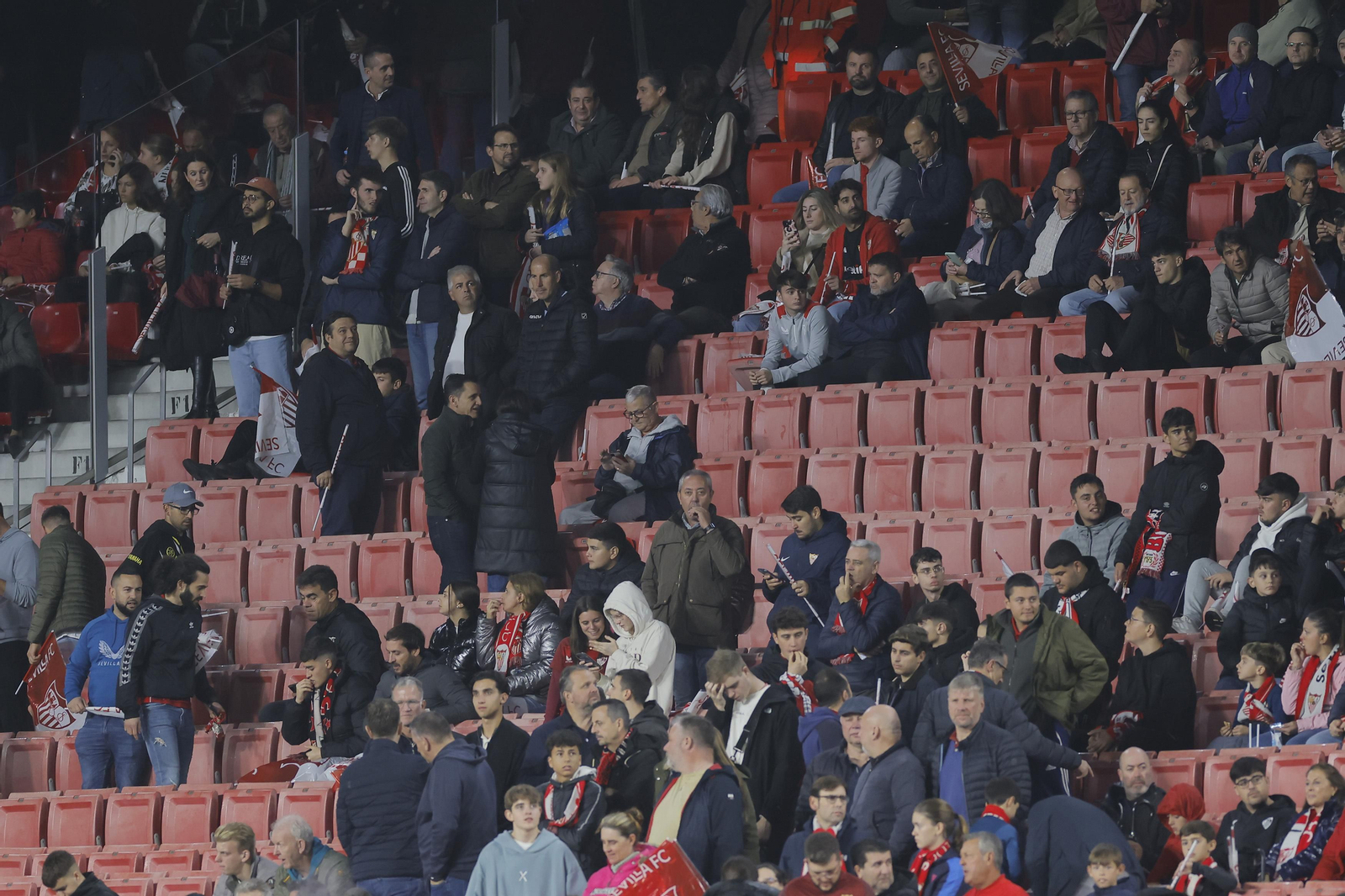 Búscate en las fotos del Sevilla Fc- PSV