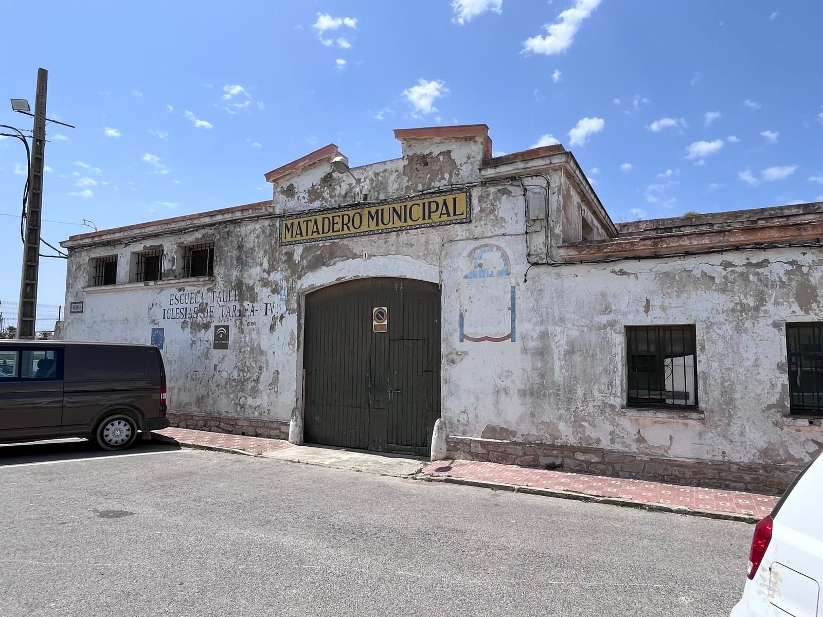 El antiguo matadero municipal, donde el Ayuntamiento de Tarifa proyecta uno de los dos bloques de viviendas.