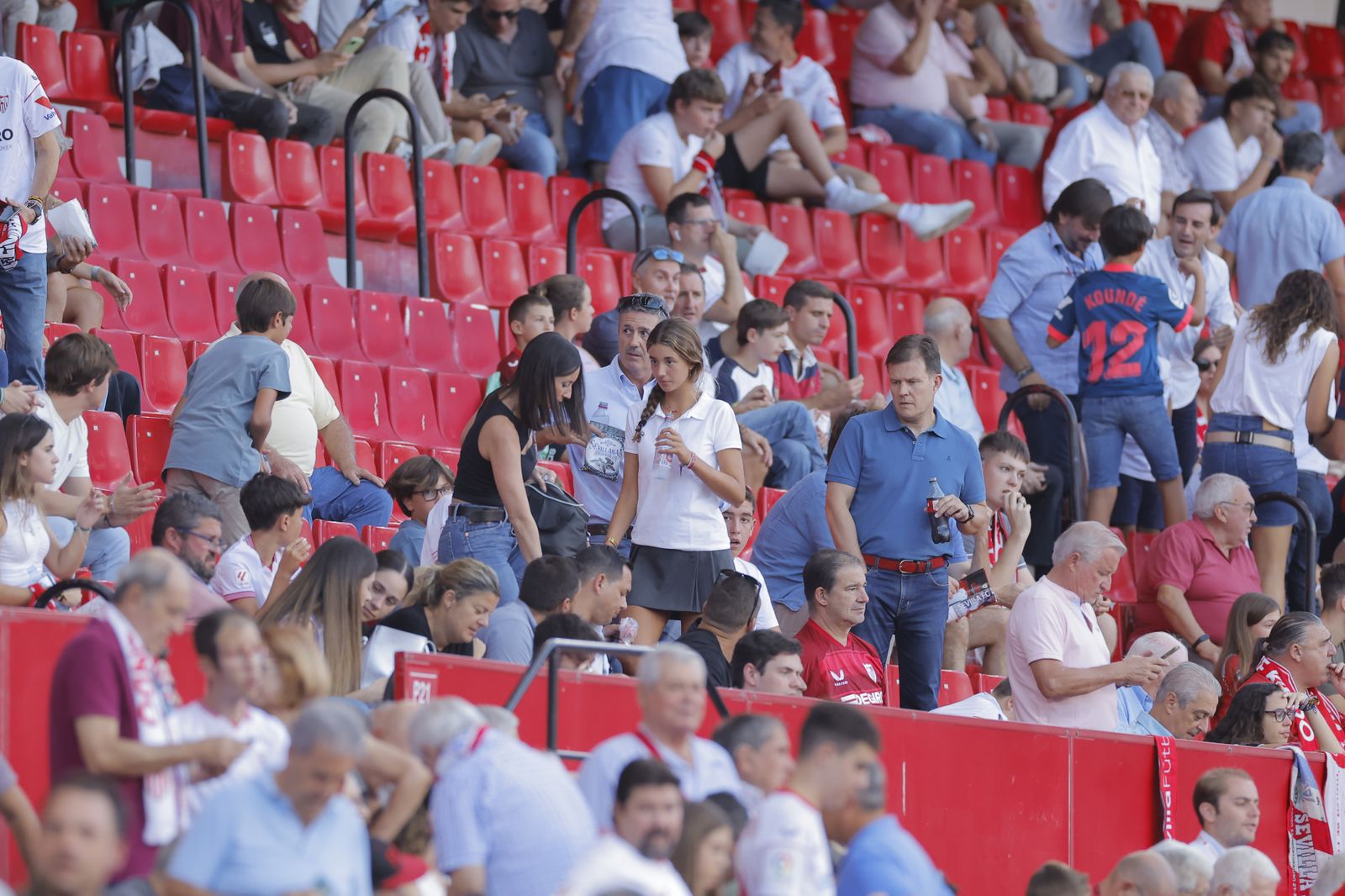 Búscate en las fotos del Sevilla-Almería