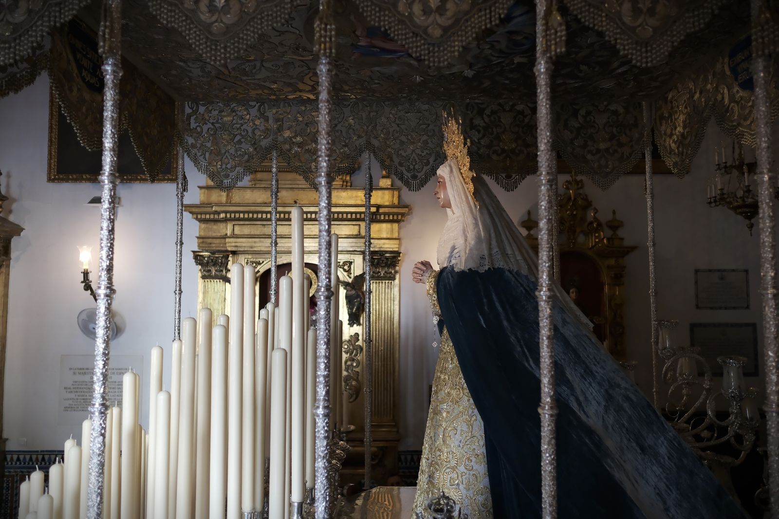 La imágenes de la Virgen de las Aguas del Museo en su palio