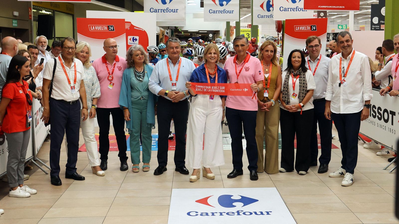 Así fue la salida de la Vuelta España desde Carrefour Sur en Jerez
