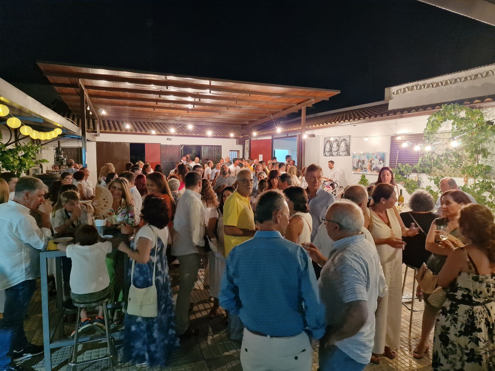 Una edición anterior de la Noche Blanca de La Palma del Condado.