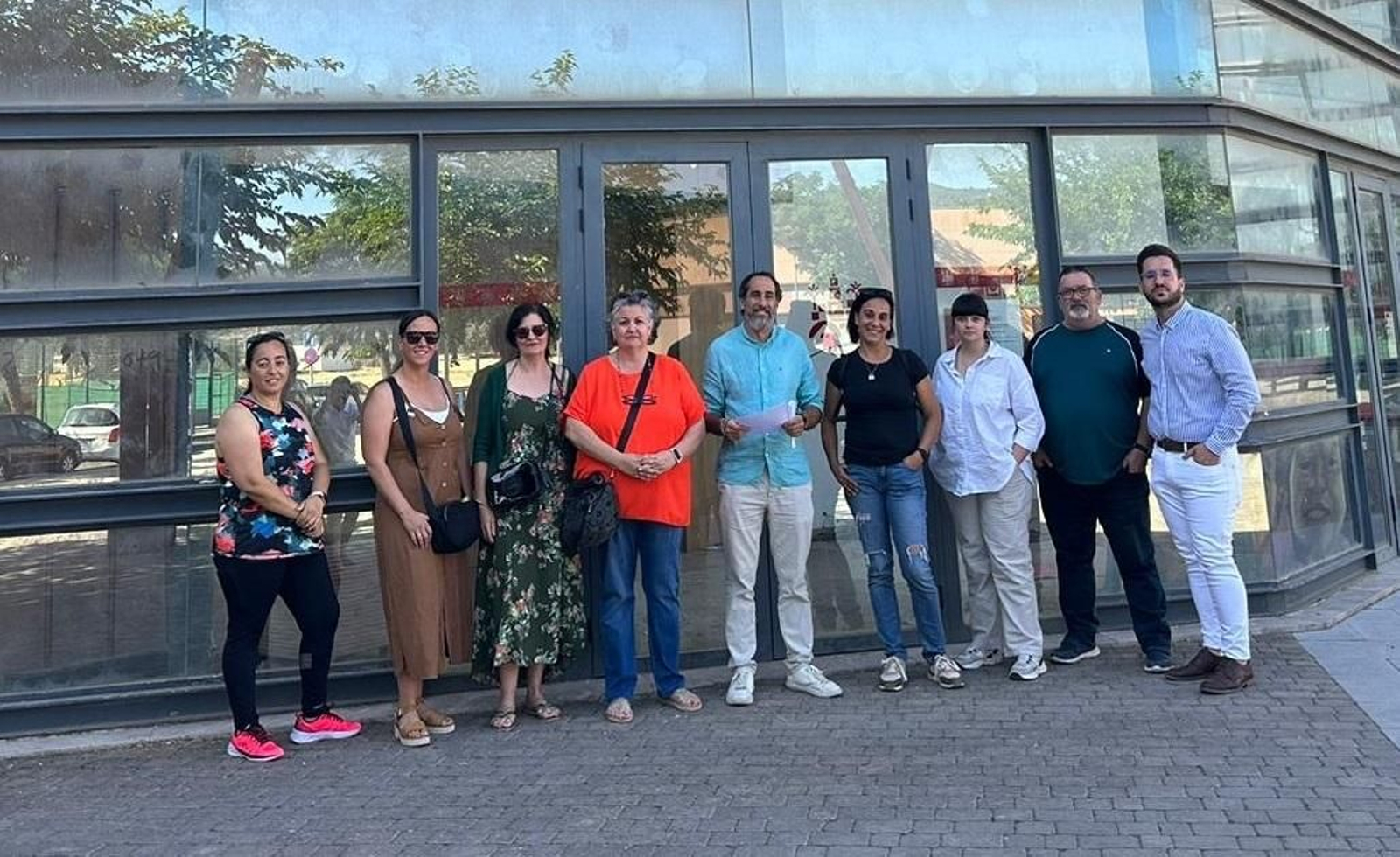 Juan Hidalgo, en el centro, en el centro cívico de El Higuerón.