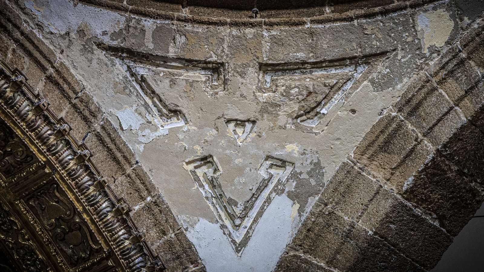 Las imágenes de los efectos de la lluvia en la Parroquia de Santa Cruz (Catedral Vieja) de Cádiz