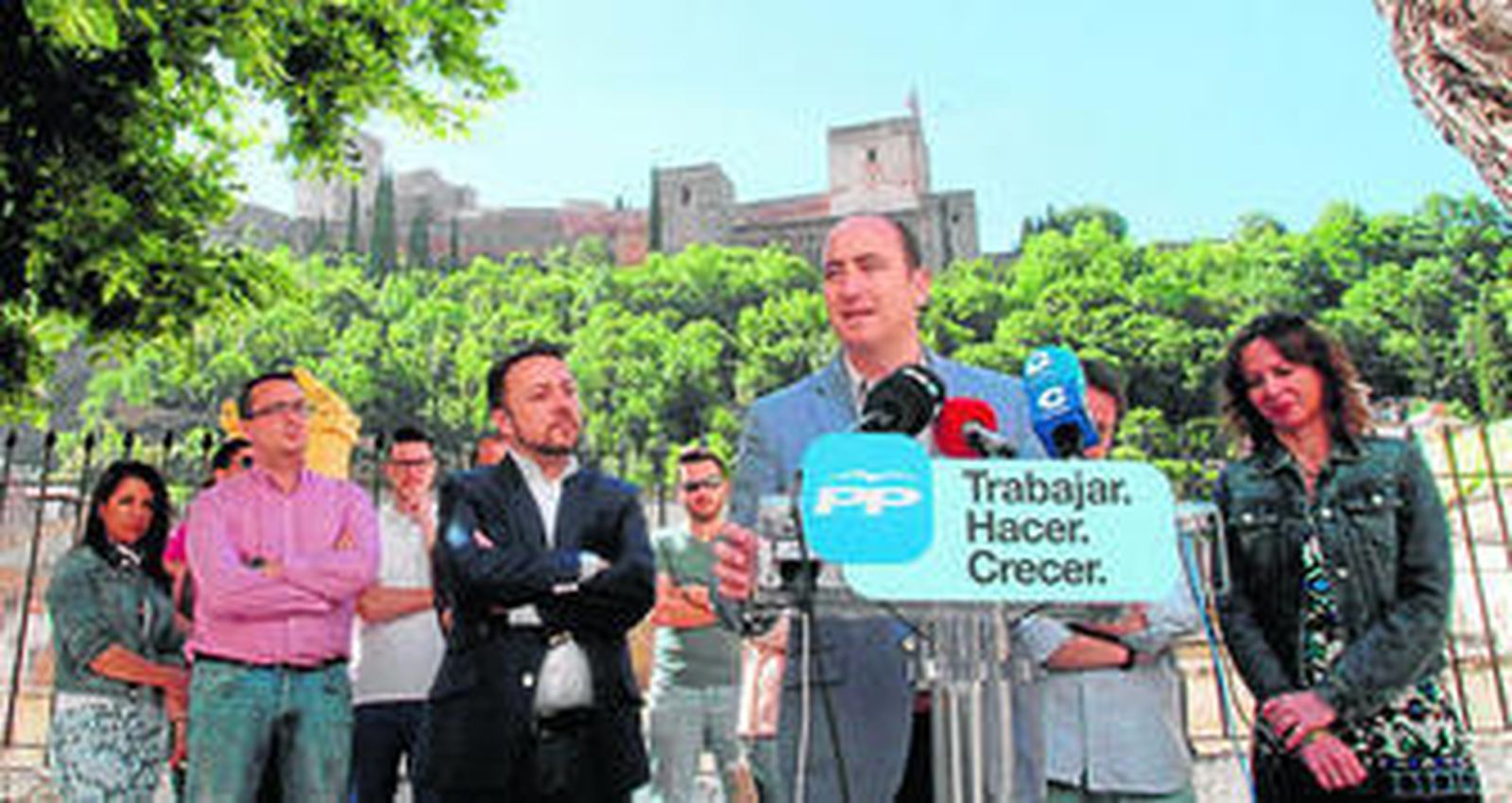 El portavoz de campaña, Juan García Montero, afirmó que la mayoria absoluta del PP es la única forma de conseguir que no se construya el Atrio.