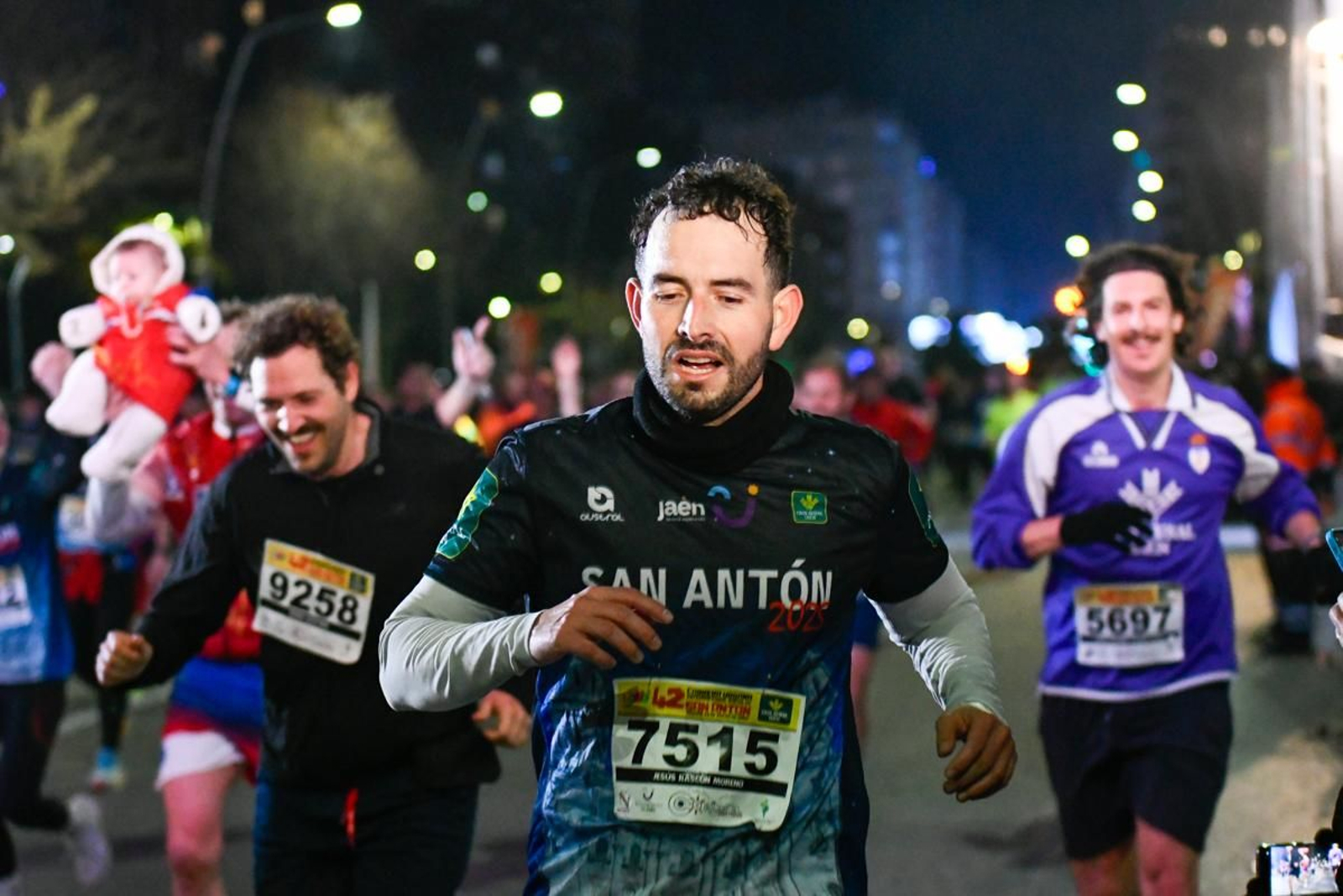 En imágenes: búscate en tu llegada a meta de la Carrera de San Antón 2025 (10)