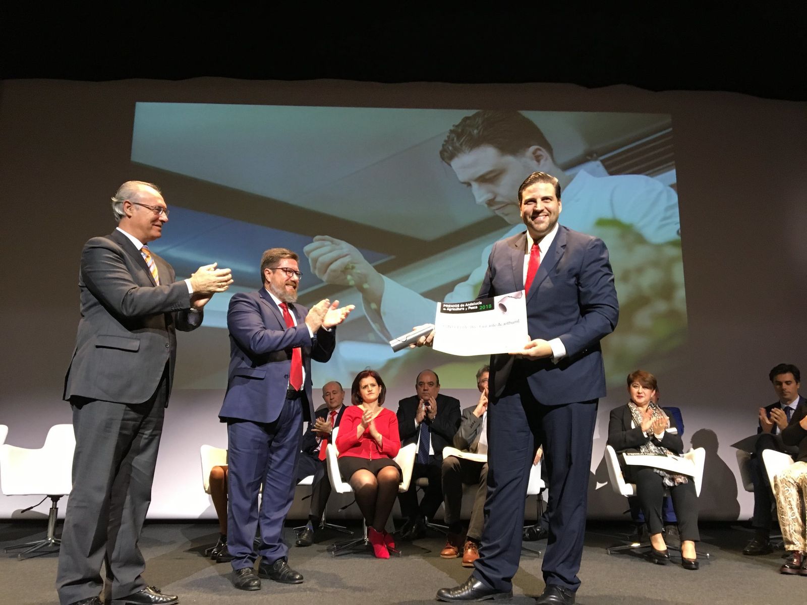 Xanty Elías recibe el premio de la Junta por su labor de divulgación en Prenauta