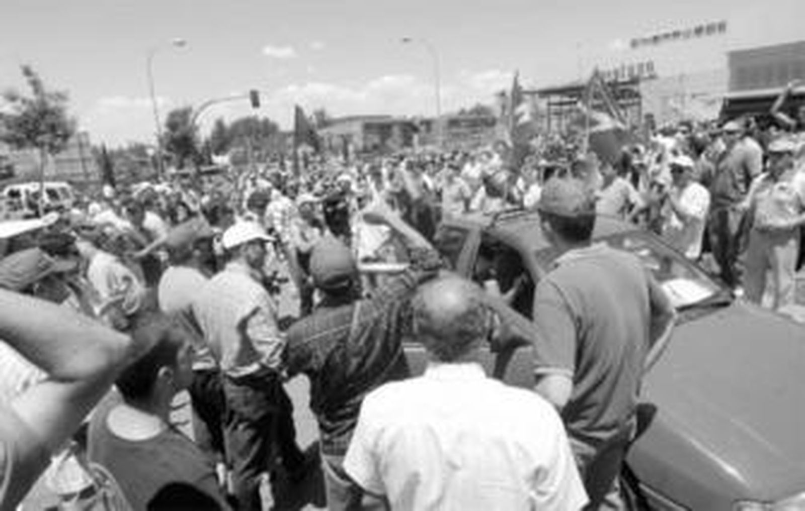 Los manifestantes fueron 4.000 según los sindicatos y 700 según la Policía Nacional.