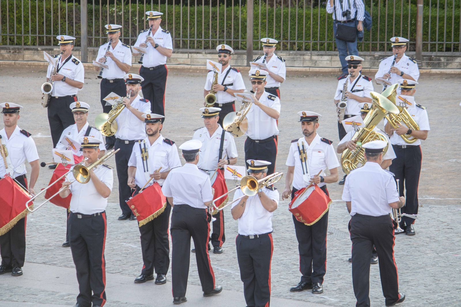 Las bandas de música se lucen antes del Día de las Fuerzas Armadas en Granada