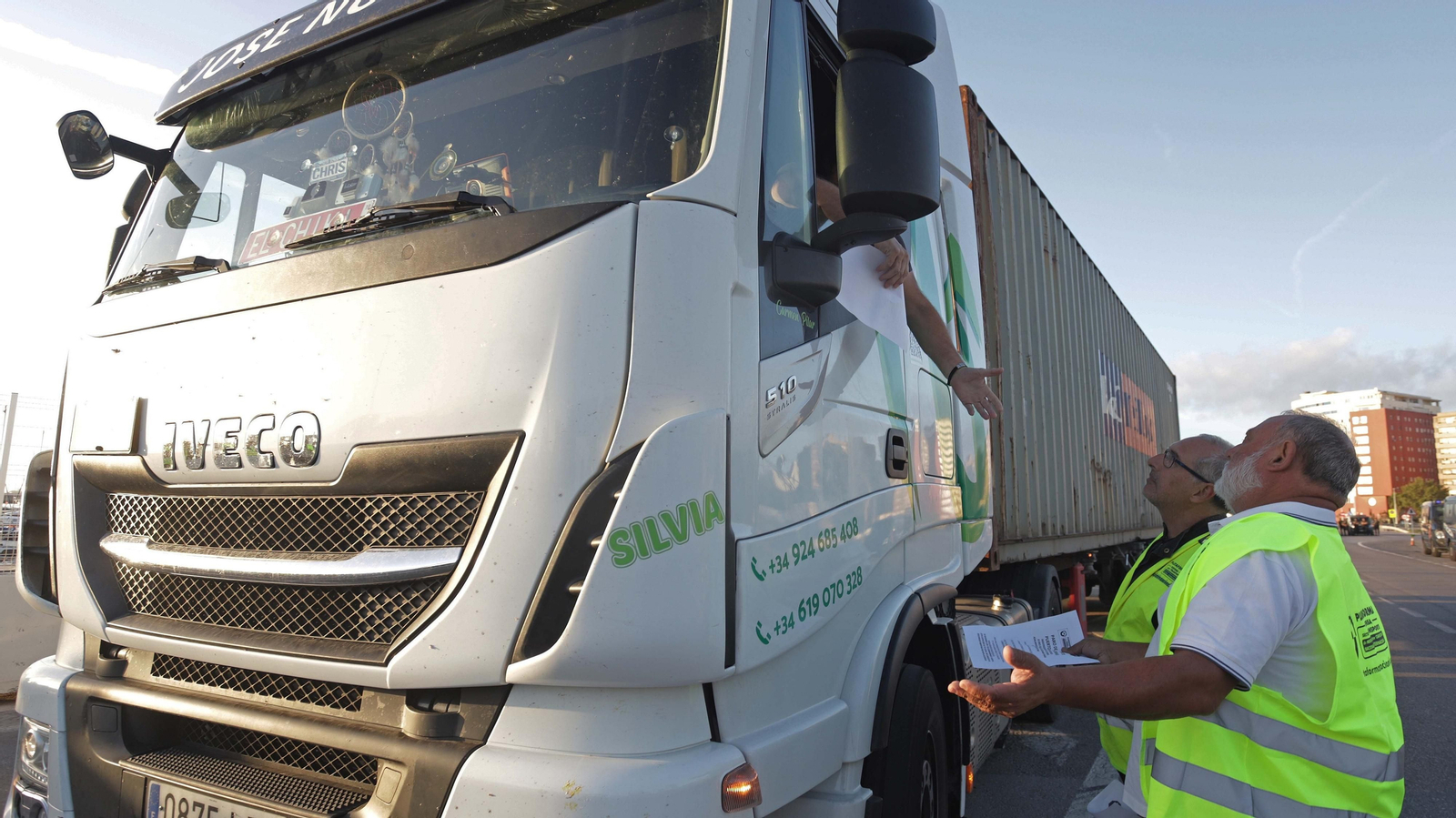 Fotos del paro de camioneros en el puerto de Algeciras