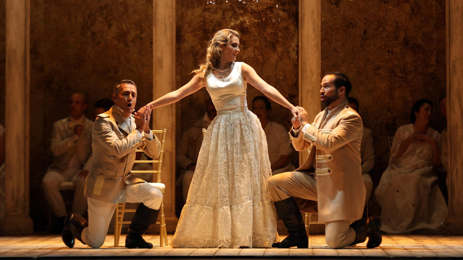 Imágenes de la ópera 'Don Gil de Alcalá' en el Teatro Villamarta de Jerez