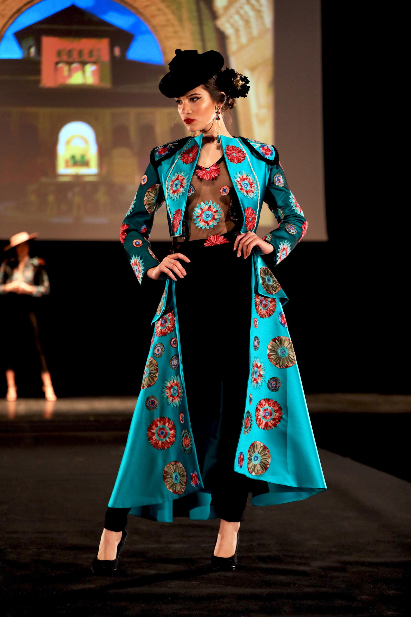 Desfile de Ajolí 58 en la Pasarela Flamenca de Granada