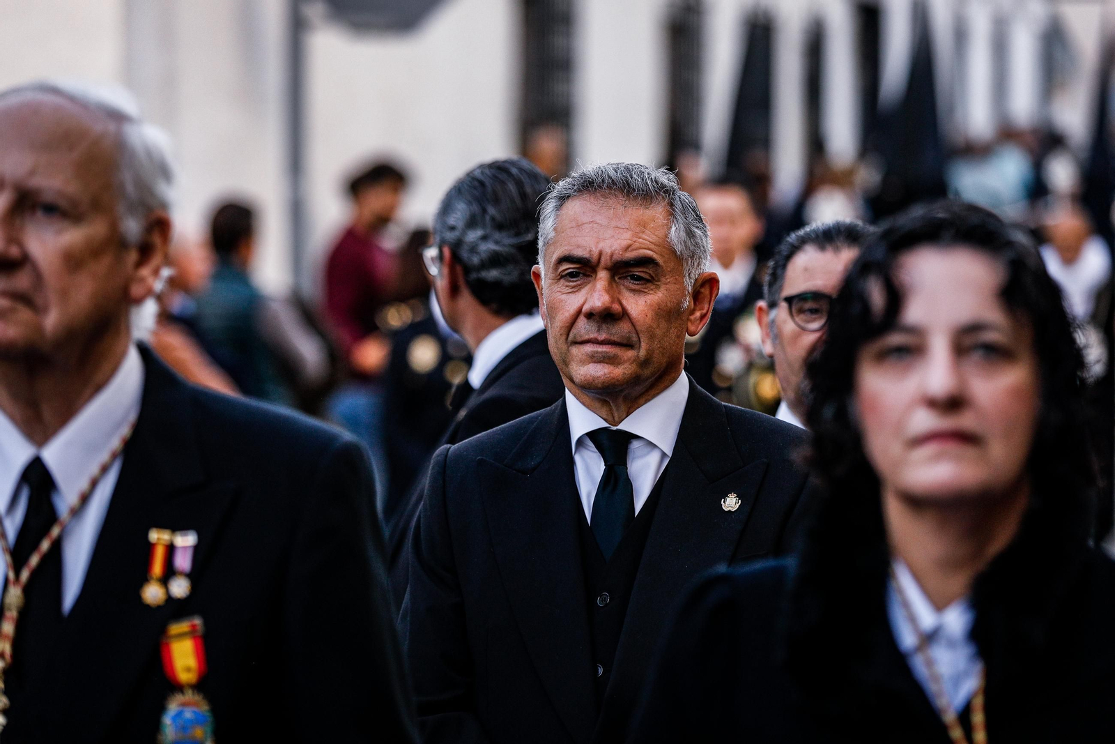Imágenes de la salida de Santo Entierro en la Semana Santa de San Fernando 2025