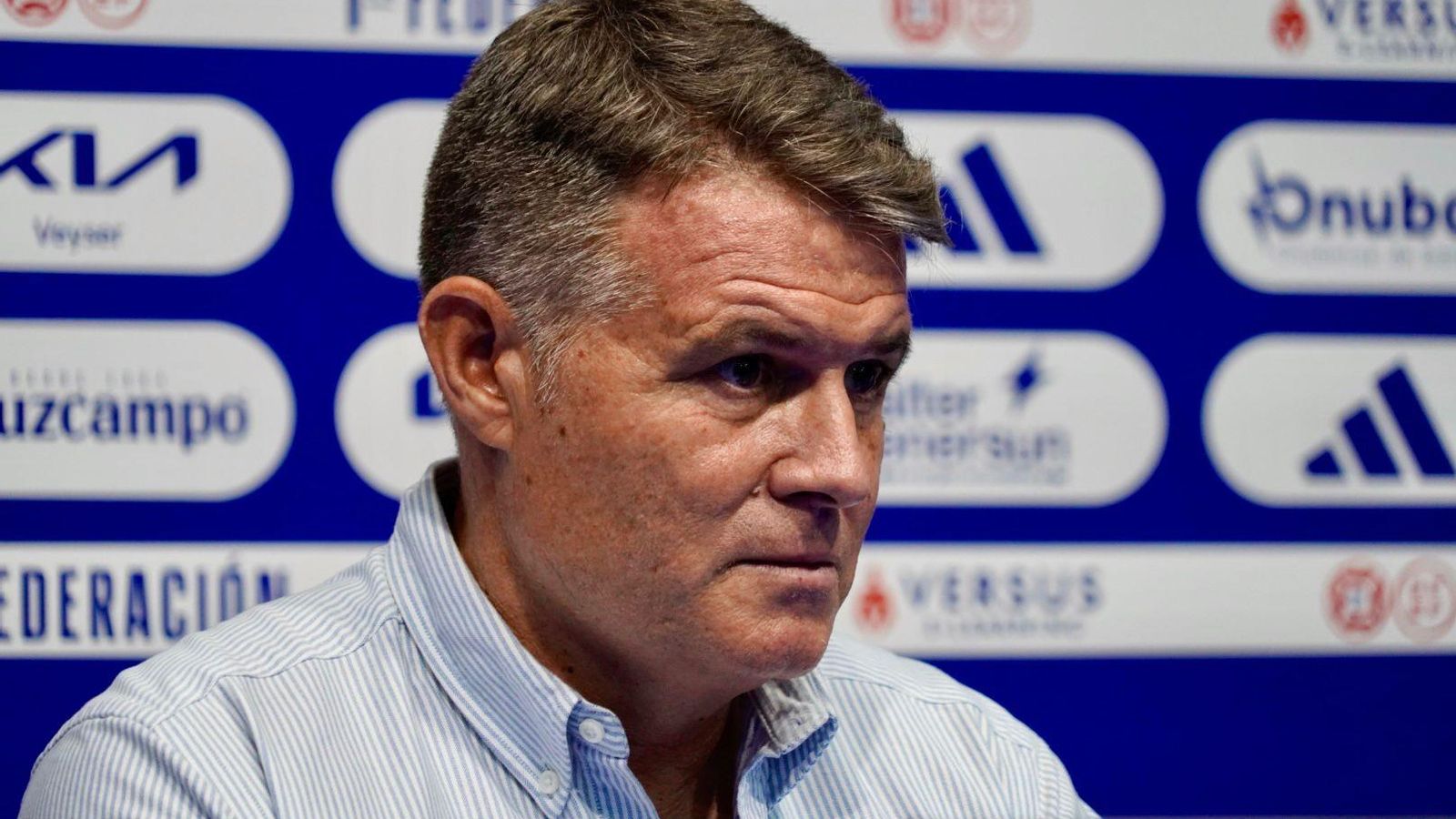 Pedro Morilla atiende a los medios de comunicación.