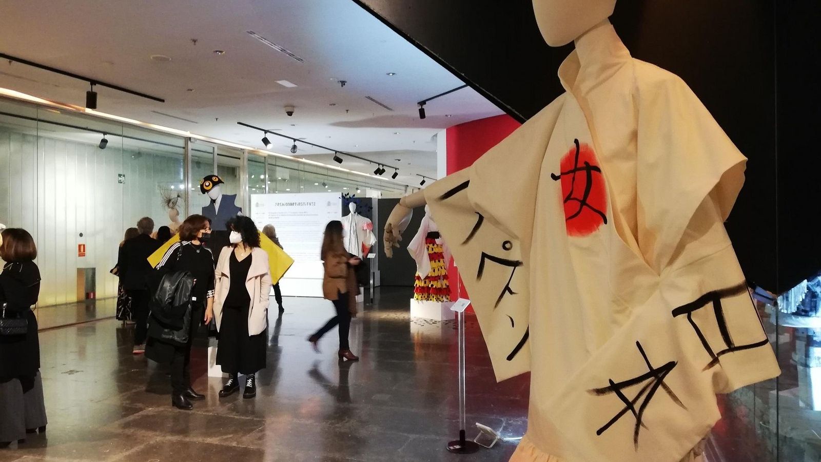 Diseño de la exposición 'Fashion Art. De Sevilla a Japón', en el Antiquarium.