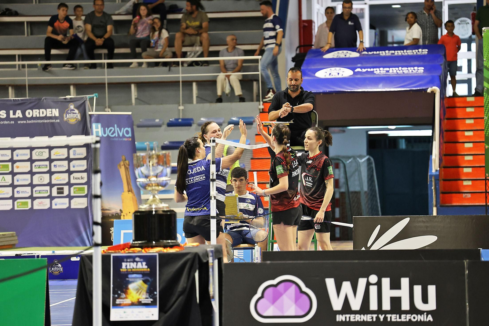 Imágenes de la final de liga de bádminton entre el IES La Orden y La RInconada