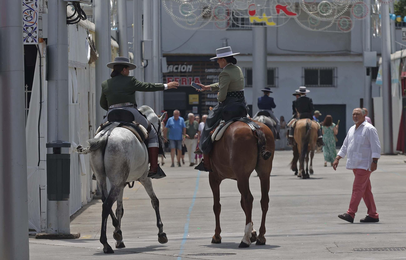 Fotos del tradicional concurso 'Paseo a Caballo' en la Feria Real de Algeciras 2025 Fotos del tradicional concurso 'Paseo a Caballo' en la Feria Real de Algeciras 2025